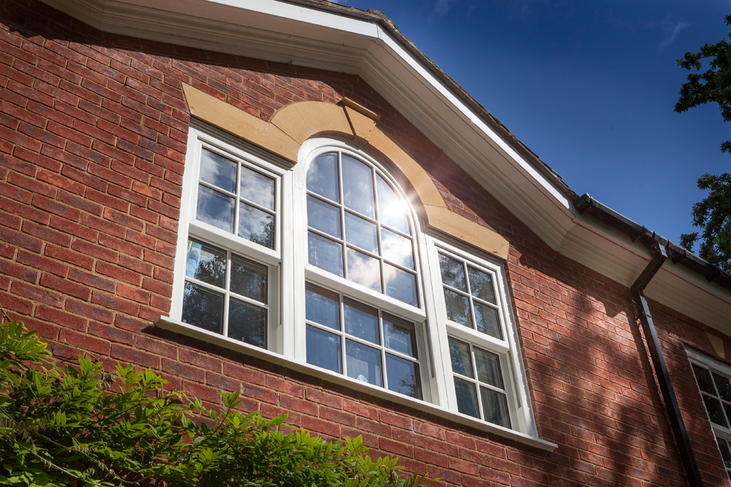 Vertical sliding sash